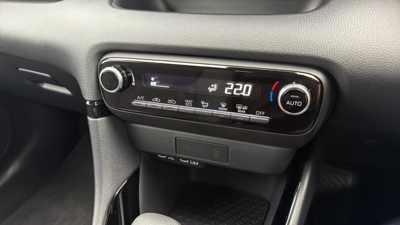 Toyota Yaris 1.5 Hybrid Design 5dr CVT Hybrid Hatchback
